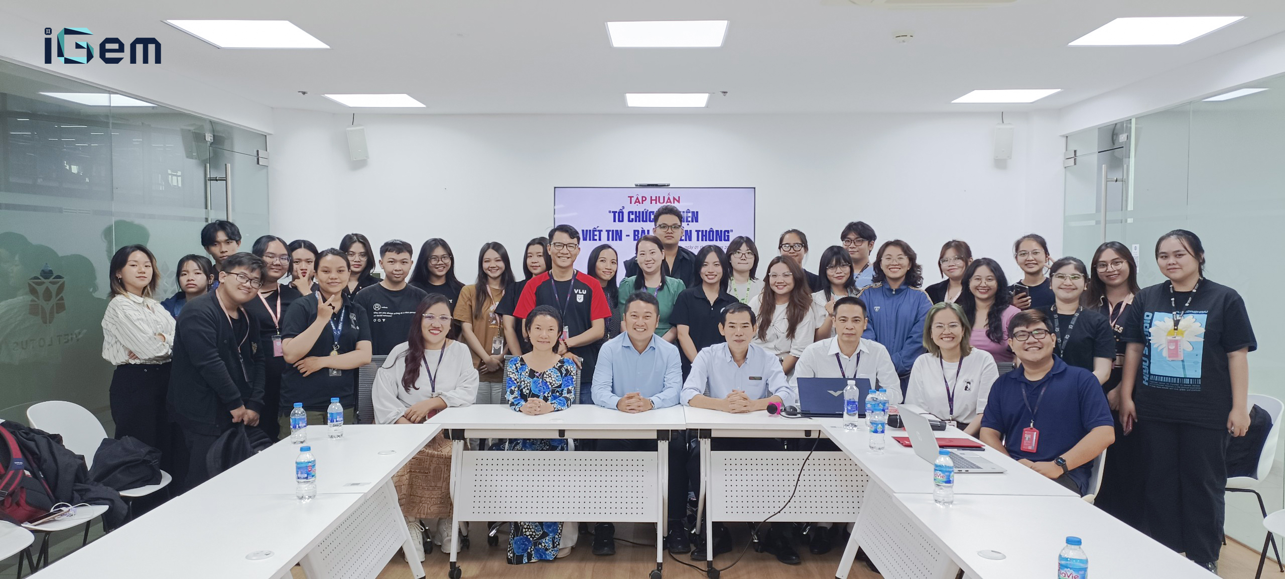 ĐẠI DIỆN IGEM TẬP HUẤN TỔ CHỨC SỰ KIỆN TẠI KHOA XÃ HỘI VÀ NHÂN VĂN – TRƯỜNG ĐẠI HỌC VĂN LANG